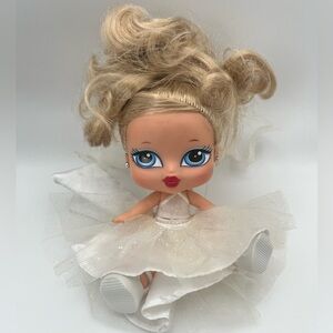 Vintage Y2K Bratz Babyz Wedding Bride Cloe Doll 5" MGA
